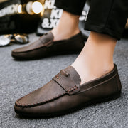 Loafers men's trend 2025 new casual leather shoes summer breathable lazy one pedal soft-soled driving men's shoes (RTS)